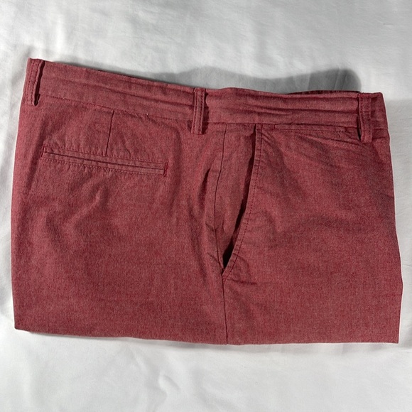 Old Navy mens weathered rose red Ultimate Slim flat front 10" shorts - size 40 - Picture 10 of 10